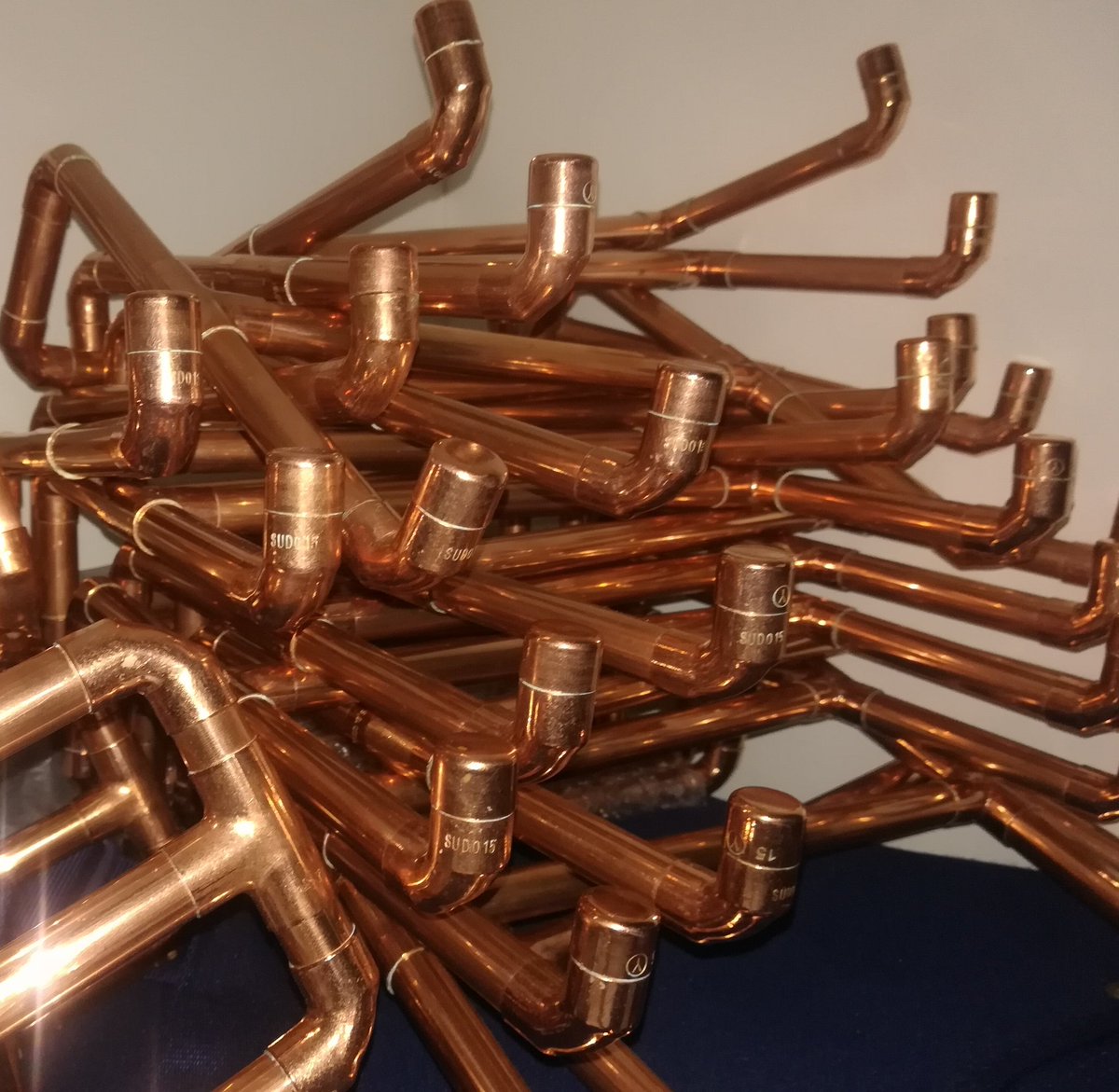 Designs_LnB's tweet photo. Copper laptop stand to fit any standard laptop make. Comfortable typing and to ease wrist discomfort.

#craft
#design
#RSA
#copper
#copperstand 
#copperbeauty 
#copperpipes
#steampunked 
#copperdesign
#interior
#interiordesign https://t.co/DkhGGYkOUZ