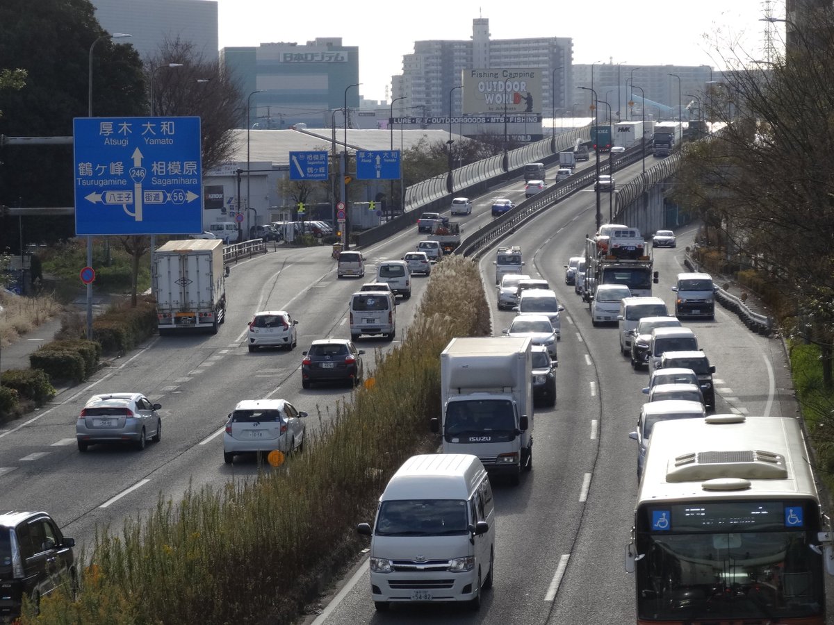 たこ 道路好団垢 A Twitter 246上り 東名入口交差点の過多な交通量に起因する渋滞が 隣の目黒交差点の立体まで伸びていました 国道246号 渋滞情報