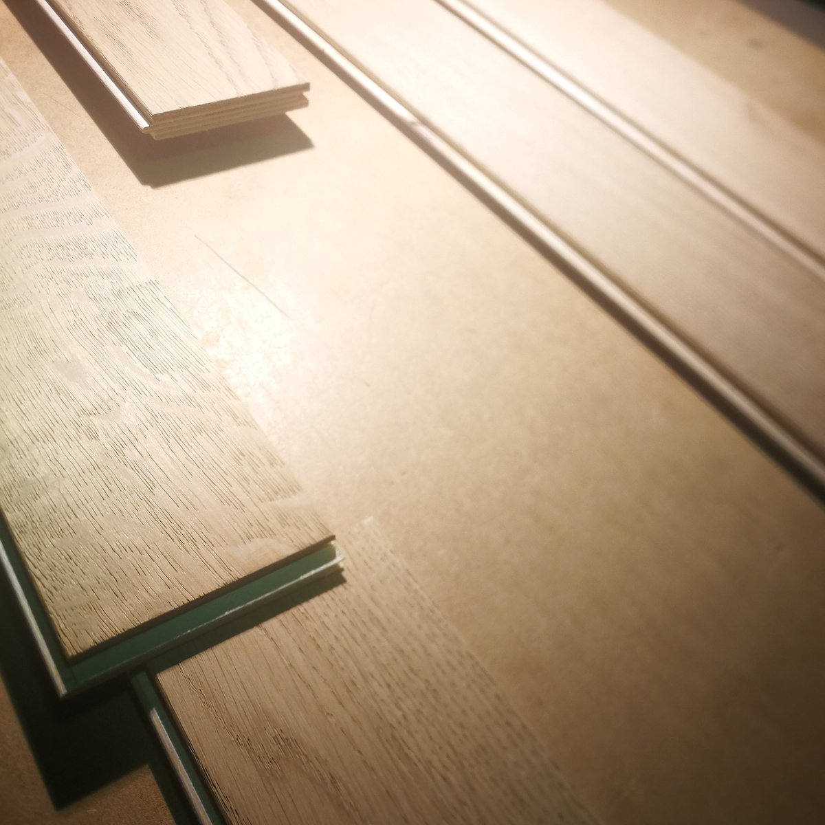 Hoy hemos estado en fábrica de nuestra representada  Xpz.pt. Ofrecemos tarima de roble de 1 sola pieza de excelente calidad y barniz de acuerdo a las especificaciones del cliente.