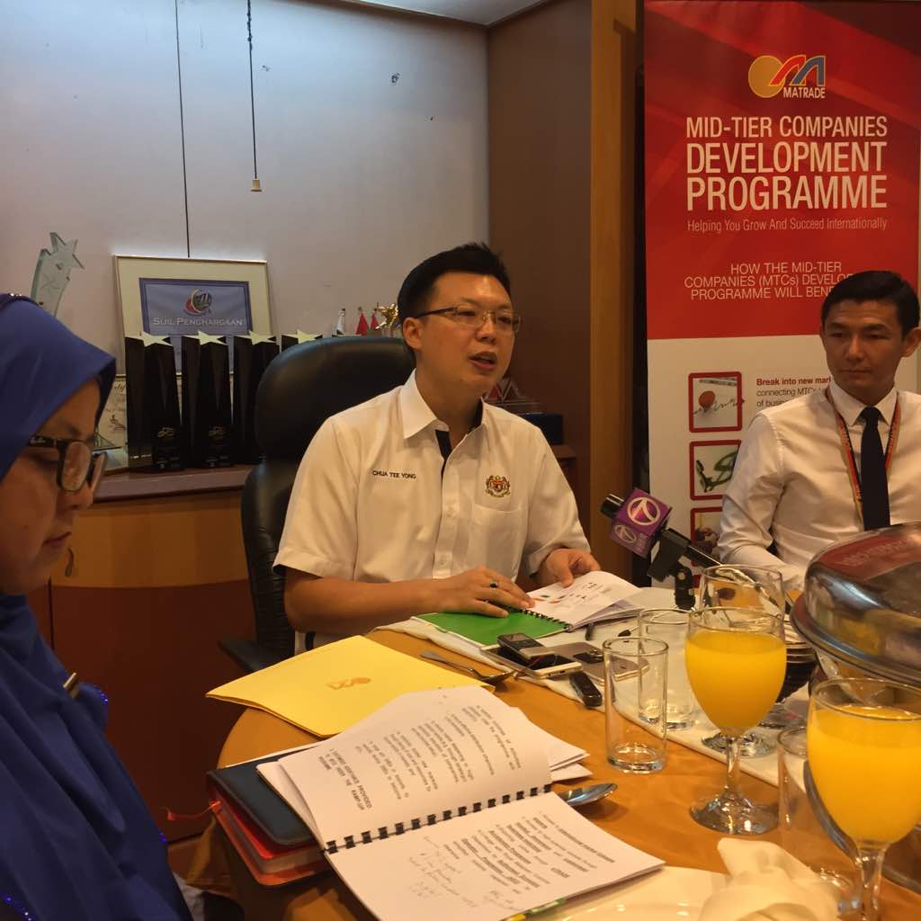 matrade's tweet image. Mid-Tier companies Turun Padang session today at Bodybasixs &amp;amp; Kawan Food Manufacturing, led by YB Datuk @chuaty The visit provides greater insights on trends and issues for Msian Mid-Tier companies in facing 2018 #MTCDP #ExportChamps @MITIMalaysia