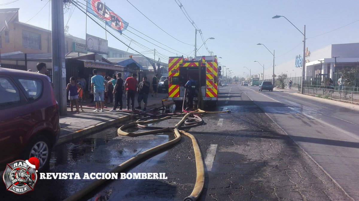 RABCHILE's tweet photo. Cuerpo de Bomberos Quilicura
Esta tarde #RAB13 #RAB16 #RAB19 asistieron a 10-0-1 (Fuego o Humo en Estructura menor a 4 pisos) en Pasaje Taligay esquina Lo Marcoleta.
Unidades B-2 HX-2 MX-3 R-3.
#RAB
#REVISTAACCIONBOMBERIL
#BOMBEROSDECHILE https://t.co/xICISXw6n1 https://t.co/pZLS3N9atG