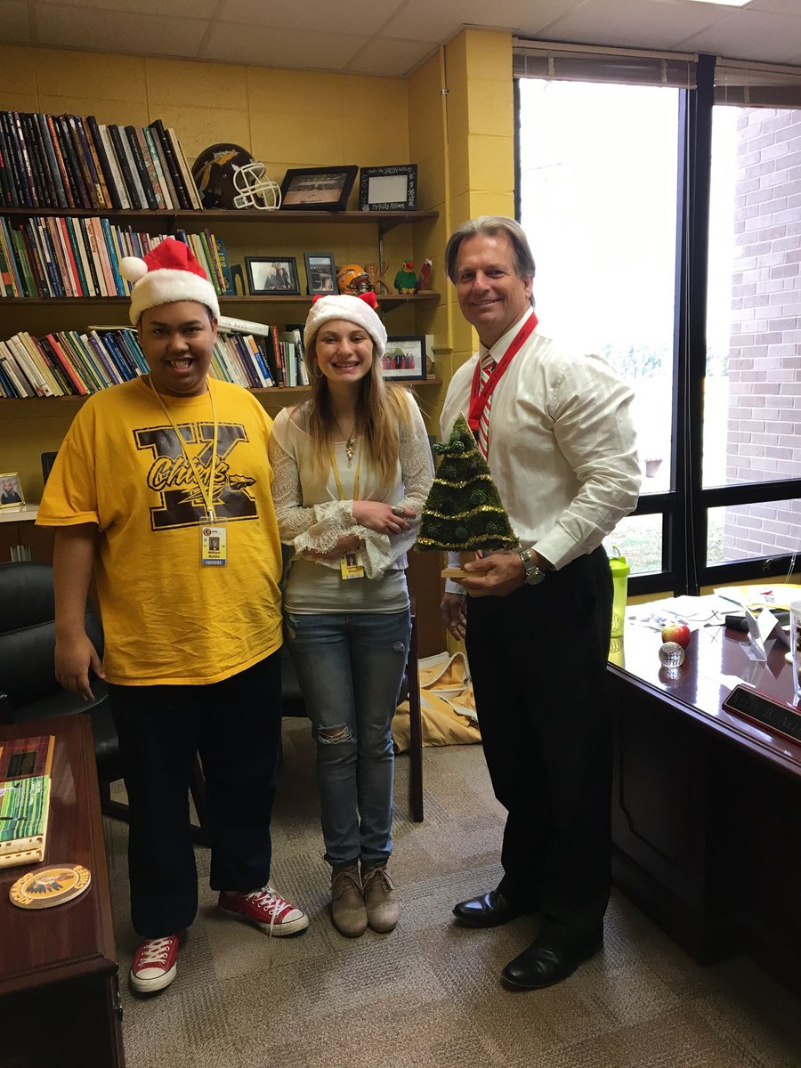 SucculentEnter3's tweet photo. Our @KickapooChiefs delivery went to @KickapooAllison! 
Thank you for believing in us! #employmentskills #lifelessons #givingback #thisiswhatitsallabout #OneMillionActsofGood #GoodGoesRound @TheEllenShow https://t.co/G2bJnOyJNR