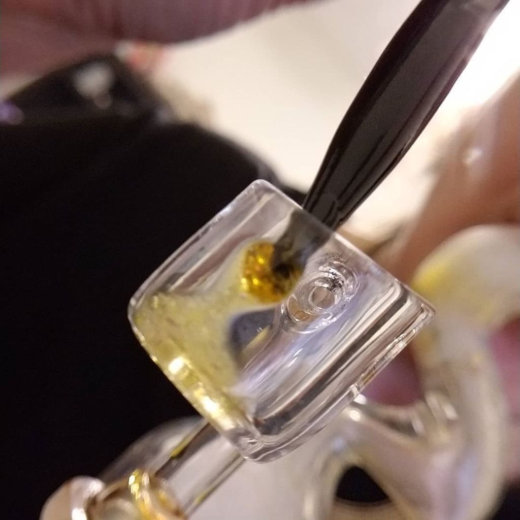 spliffpotcast's tweet photo. #dropshot #girlswhodab #dabwithme #shatter #juicyjack https://t.co/4w1q39WMti https://t.co/TFEXqWpK4k
