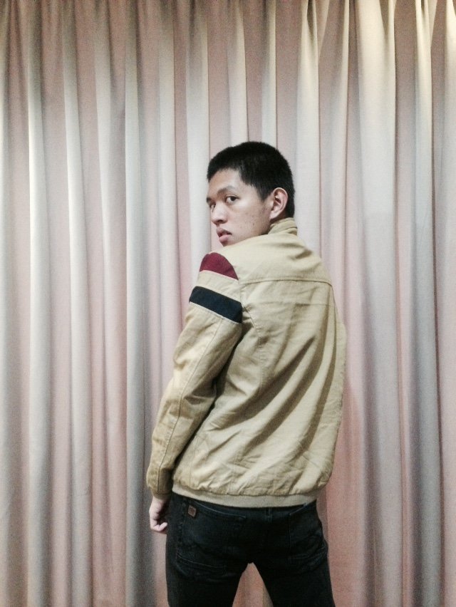 _itsarviiin's tweet image. Yessss namannnn kahit dito man sa picture nasuot ko jacket nila!!! Whooooooo!!! PAKALANDE!!! 
Next time aarborin ko na yung jacket mo #Franju 😆😆😆