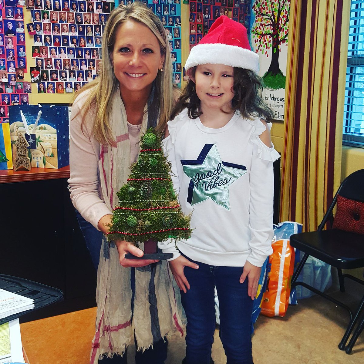 SucculentEnter3's tweet photo. We love our @DHElementary principal @ChrisMendel7 and her support. #employmentskills #lifelessons #givingback #thisiswhatitsallabout #OneMillionActsofGood #GoodGoesRound @TheEllenShow https://t.co/K0LPKErkPa