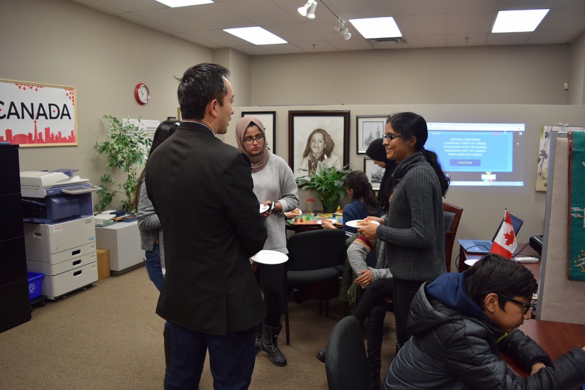 SalmaZahid15's tweet photo. Great social last night by the Scarborough Centre Youth Council at our community office. Fun, Board games, networking & discussion about the plans for the upcoming Youth Fair. #CYC2017 #youthmatters #leadersoftoday https://t.co/d6wrcTKLib