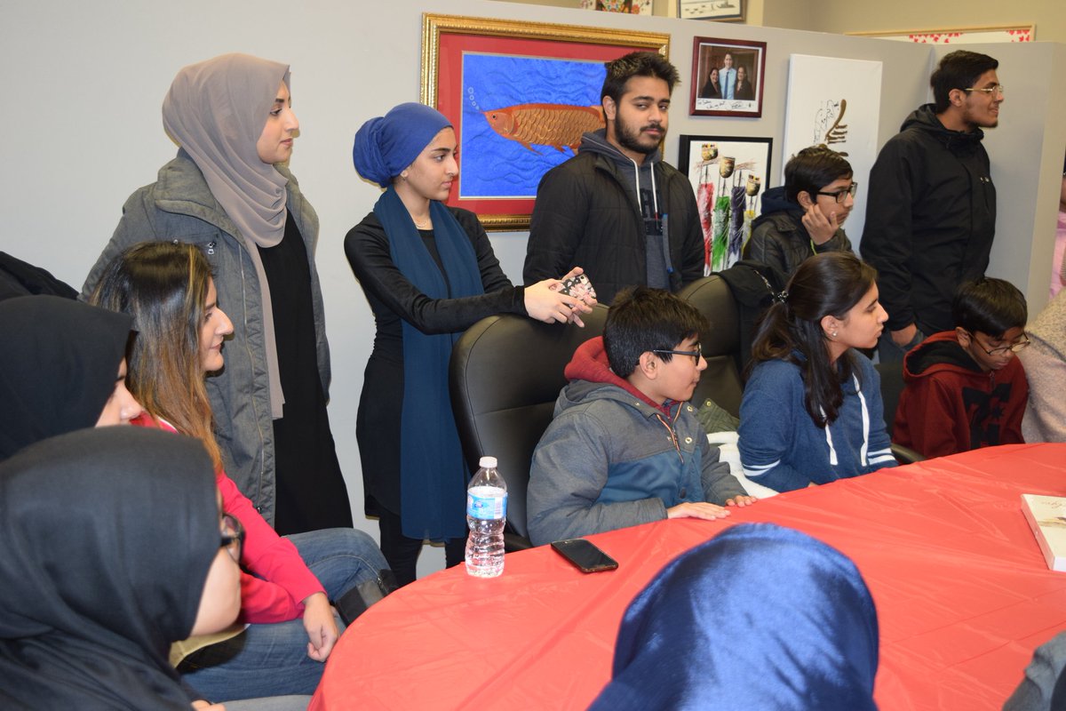 SalmaZahid15's tweet photo. Great social last night by the Scarborough Centre Youth Council at our community office. Fun, Board games, networking & discussion about the plans for the upcoming Youth Fair. #CYC2017 #youthmatters #leadersoftoday https://t.co/d6wrcTKLib