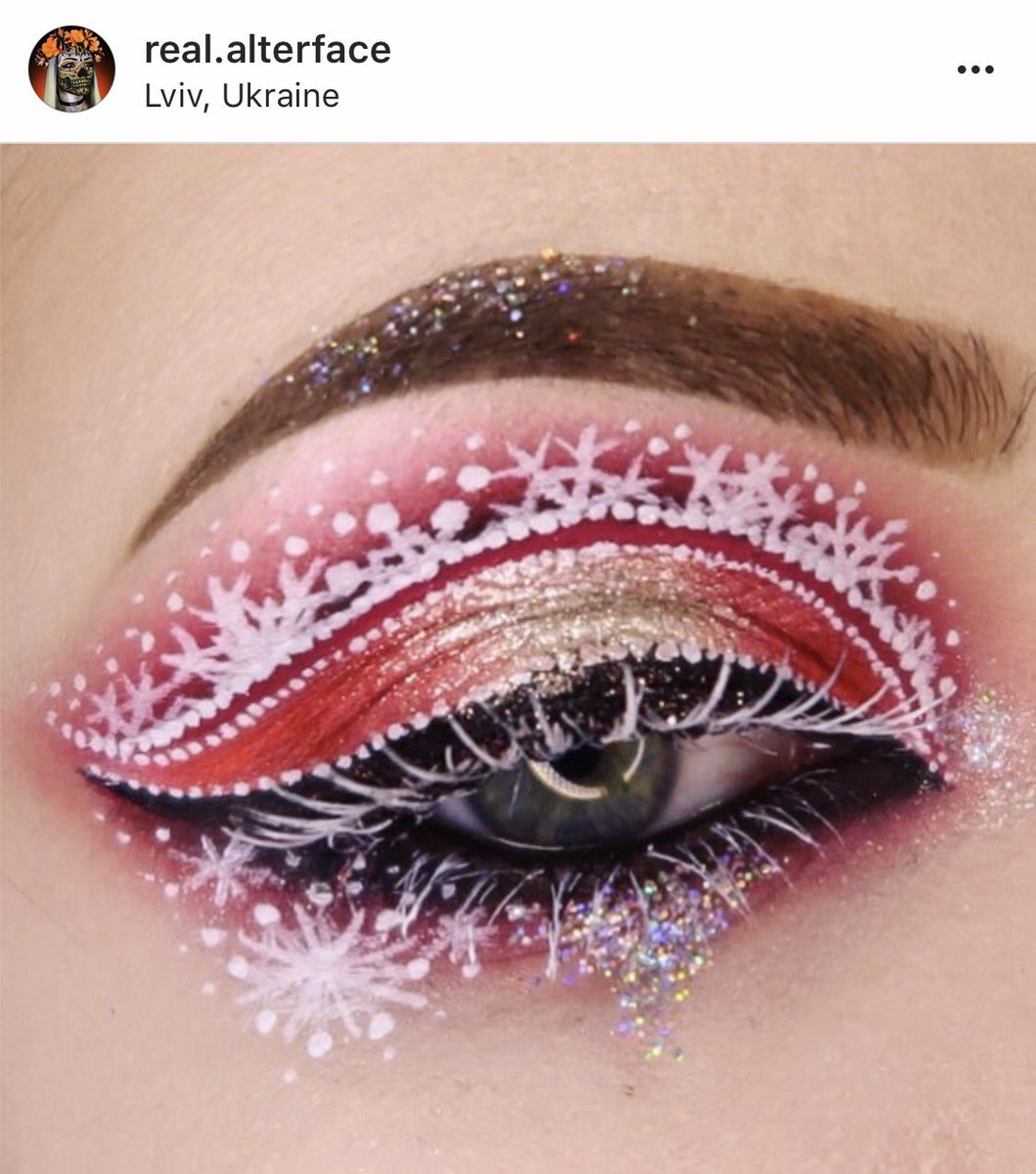 mehronmakeup's tweet photo. Beautiful #holiday eye #makeup by #realalterface The dainty #snowflakes were created with Paradise Makeup AQ https://t.co/83qV9pfNu9