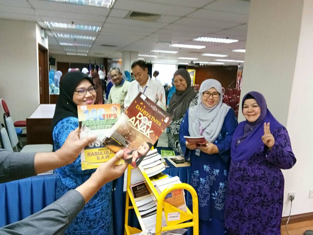 lppkn_btm's tweet photo. Sekitar Perhimpunan Bulanan LPPKN anjuran STM 
@LPPKN 
#sayasayangkeluragasaya https://t.co/yUiDvUMJA1