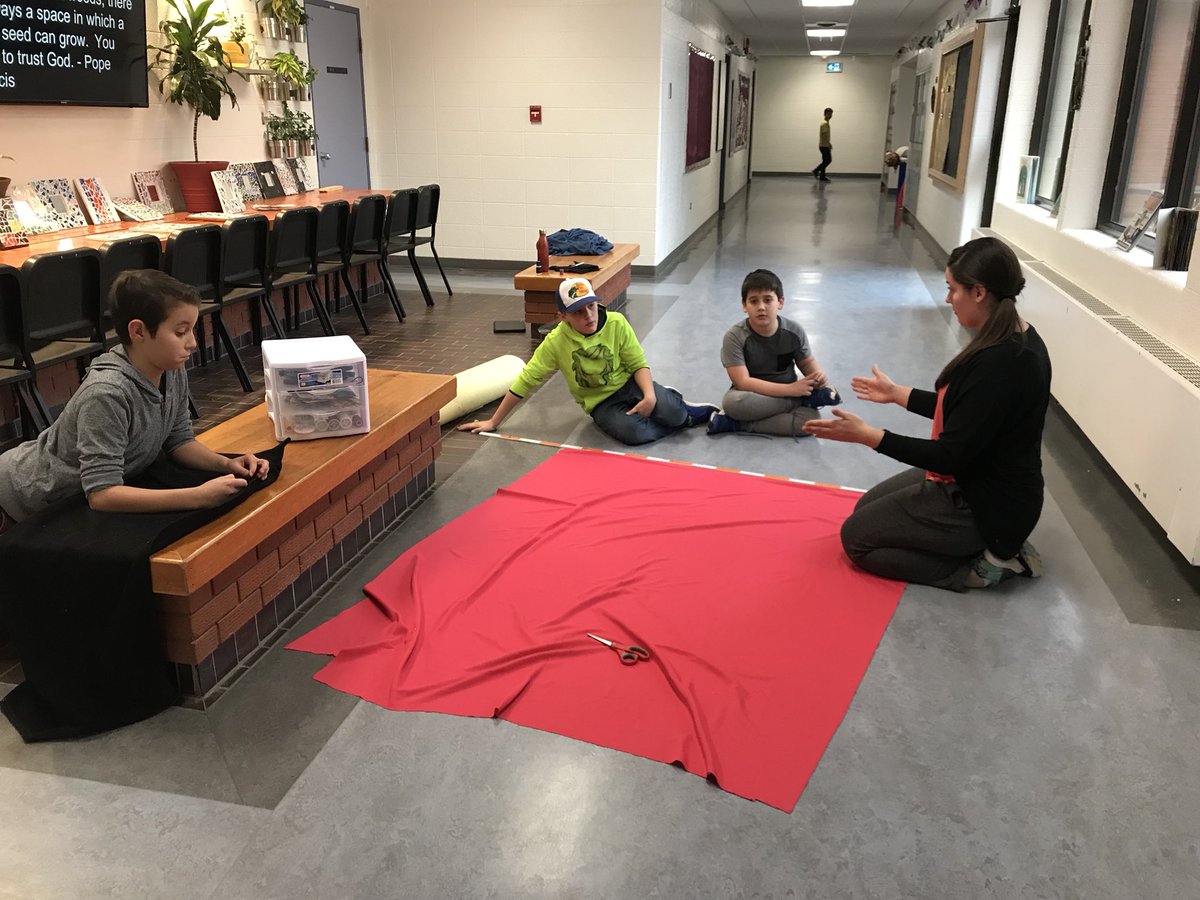PrincipalDumont's tweet photo. #innovationweek2017 Day 2! Project are coming along!!! https://t.co/c9Ml5BsTA2