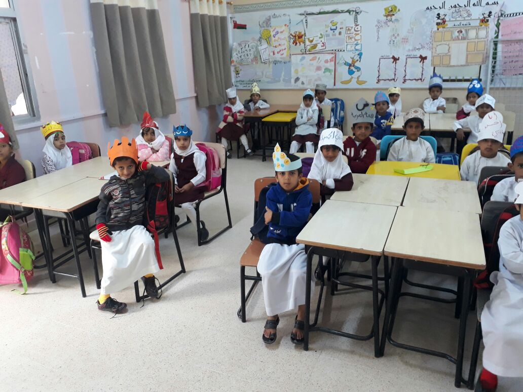 schooljalan's tweet photo. ومن أعماق نبع المحبة والتواصل بين المدرسة وأولياء الامور نشكر أمهات لآلئ العلم على الابداع في عمل التيجان ليوم اللغة العربية...
والتي زين بها الطلاب جباههم واضافت جو يناسب هذا الاحتفاء.... https://t.co/NksW8ZNDXI