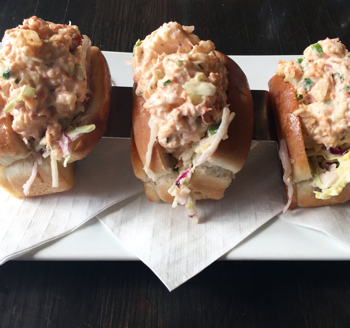 DinnersOOLives's tweet photo. Buttery, chunky, creamy - the perfect #lobsterroll @WeAreWilliams https://t.co/9nyblD9Jjl