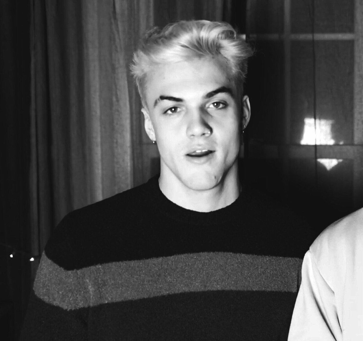 graysdarkness's tweet image. The look he gives when he’s ready to rip your clothes off and fuck you like there’s no tomorrow