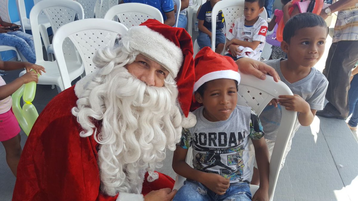 cesparej's tweet photo. #Christmas2017 #aloricapanama #MetroPCS #whoissanta @Greg_MPCS @Josie_MPCS @DidimoAg @Keesha2603 @Lisseth2519 @MetroPCSDallas @MPCS_TJBTE https://t.co/h4oPFq9WUa