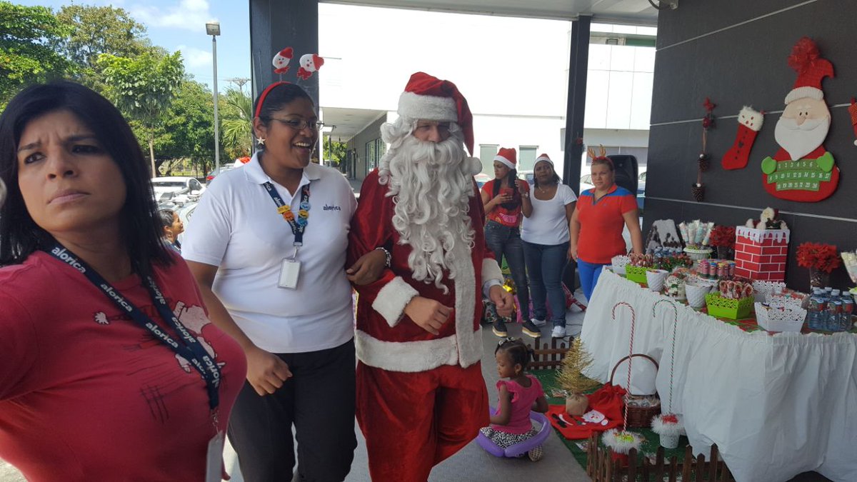 cesparej's tweet photo. #Christmas2017 #aloricapanama #MetroPCS #whoissanta @Greg_MPCS @Josie_MPCS @DidimoAg @Keesha2603 @Lisseth2519 @MetroPCSDallas @MPCS_TJBTE https://t.co/h4oPFq9WUa