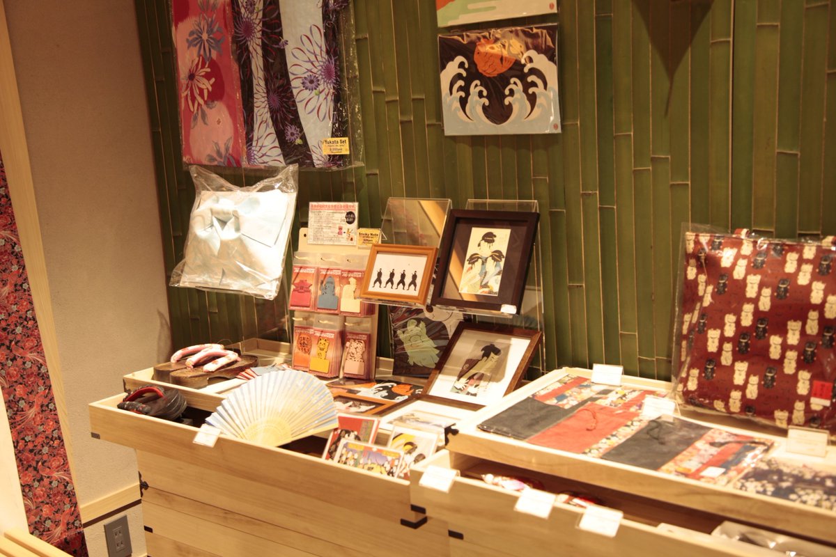 wjs_ginza's tweet photo. We have a large variety of carefully selected items made in Japan and only available in our store. 
https://t.co/v1wVnnNGpE
#japan #japantravel #tokyo #ginza #souvenirs #presents #Christmas2017 #japanesepottery #japaneseglassware #japaneseculture #japanesepostcards https://t.co/Ca5P3THRnC