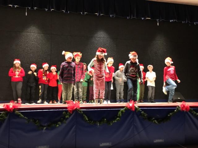 MrsSarahSims's tweet image. So happy to bring some #OttawaValley Irish #StepDancing to our Christmas Concert! Thanks to everyone for coming out, and for all the donations to our local food bank! Every donation helps. #PVNCserves #ChristmasSpirit #NDSims