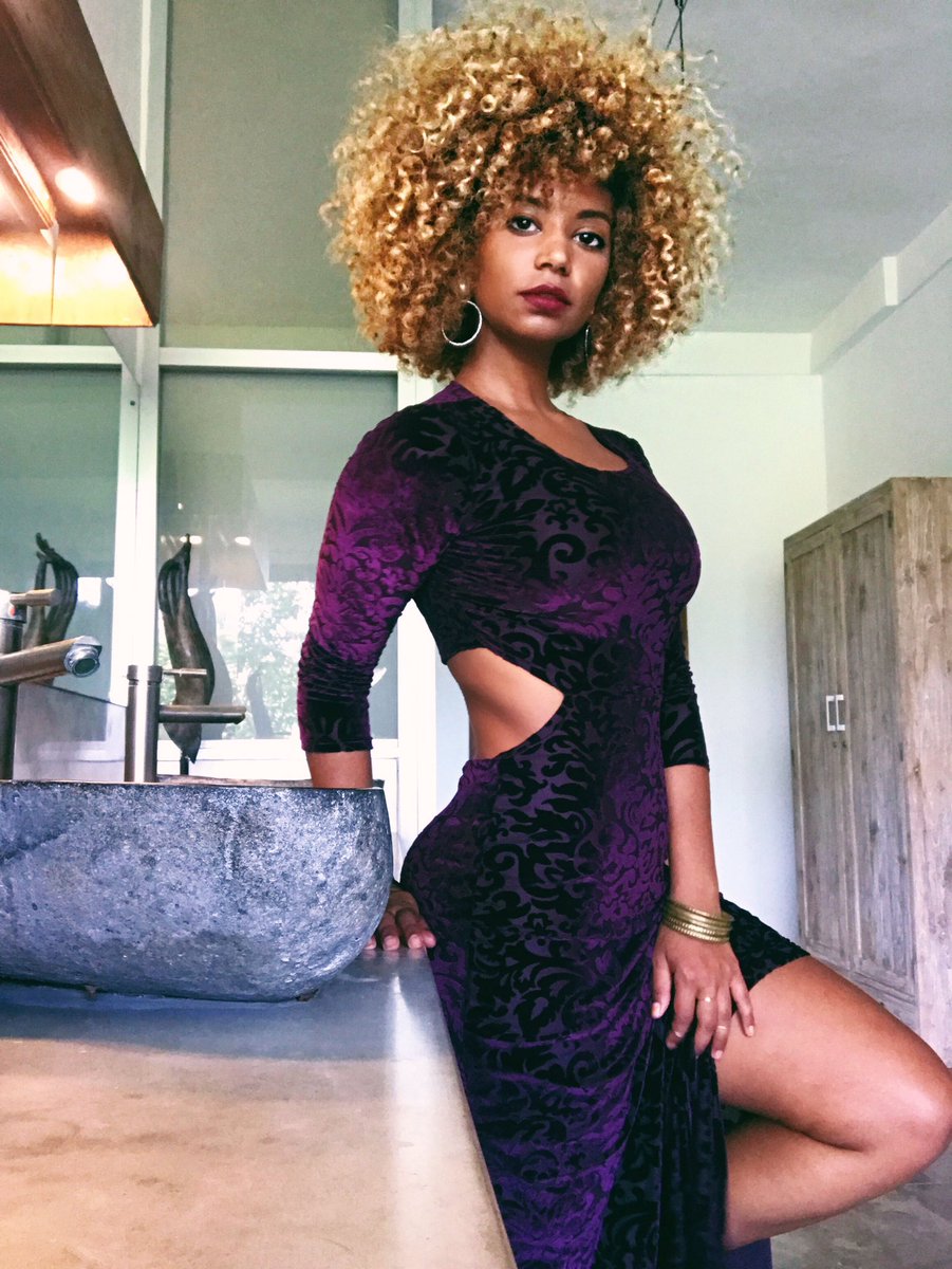 OwnByFemme's tweet image. You should smile mo... 

Forever Mood: 

🌻💜🌿 #TryMeNot