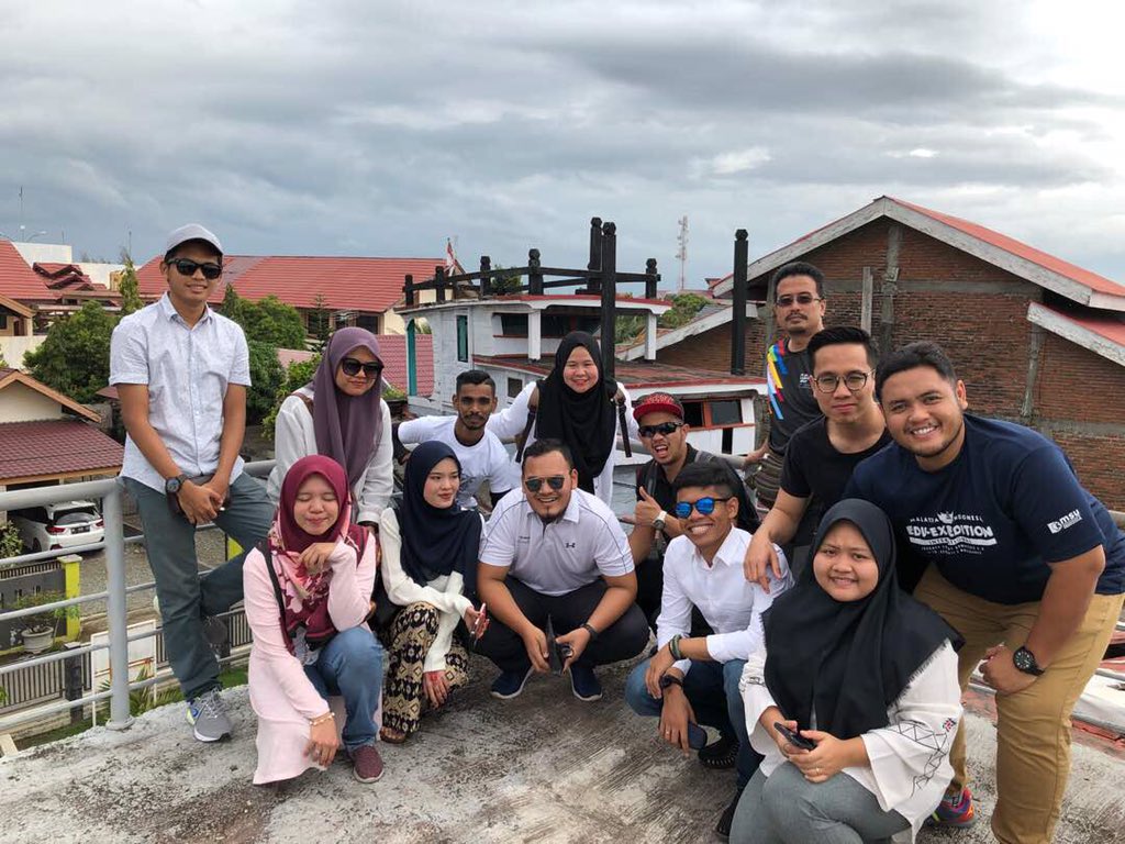 AzmirulHazny's tweet photo. End year Global Leadership Retreat with @MSUmalaysia's SRC team of 16/17 at Banda Aceh. Great mix of people, history and food all in one getaway. Thank you Prof TS @MohdShukriYajid 🌺 https://t.co/f3rqx4ISje