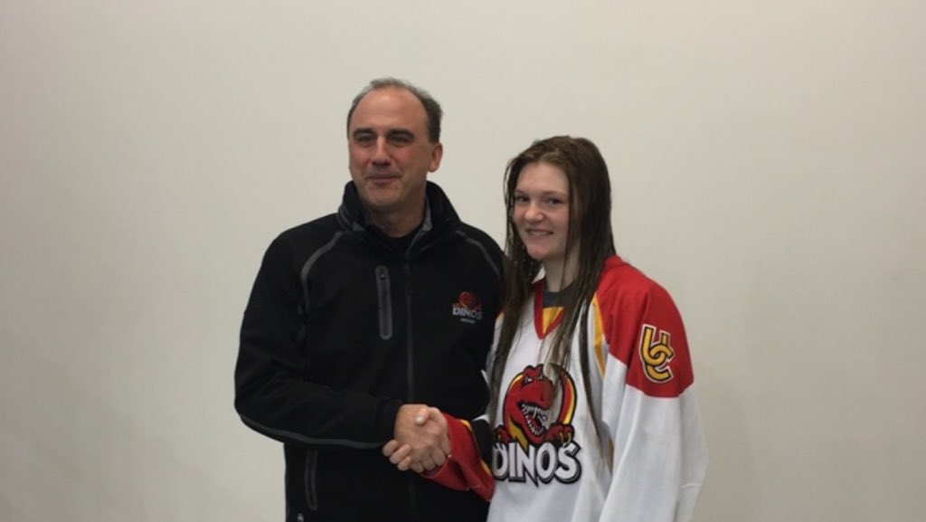 aaaprairiefire's tweet photo. Congratulations to @erinarmy16 for signing with the U of C Dinos. @SaskFemaleAAA https://t.co/E32IpLnPvv