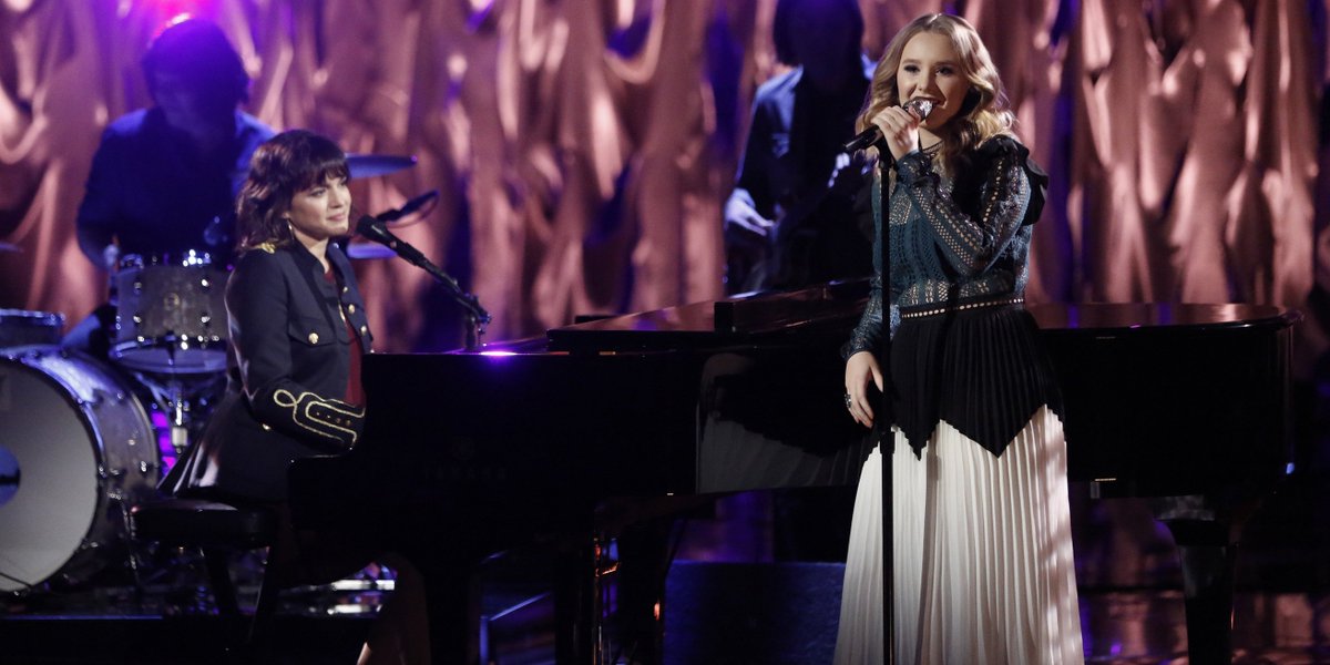 Okay seriously, this is the duo we never knew we needed. <a href="/NorahJones/">Norah Jones</a> and <a href="/AddisonAgen/">Addison Agen</a> were absolute perfection together. RETWEET if you agree! #VoiceFinale