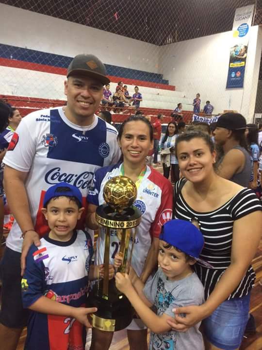 27mauriciot's tweet photo. Ta no sangue!!!!! DNA vencedor #champion #soorgulho #ouro #família #semprenos @dine_inda @_Vict27 https://t.co/59CkYvV2bx