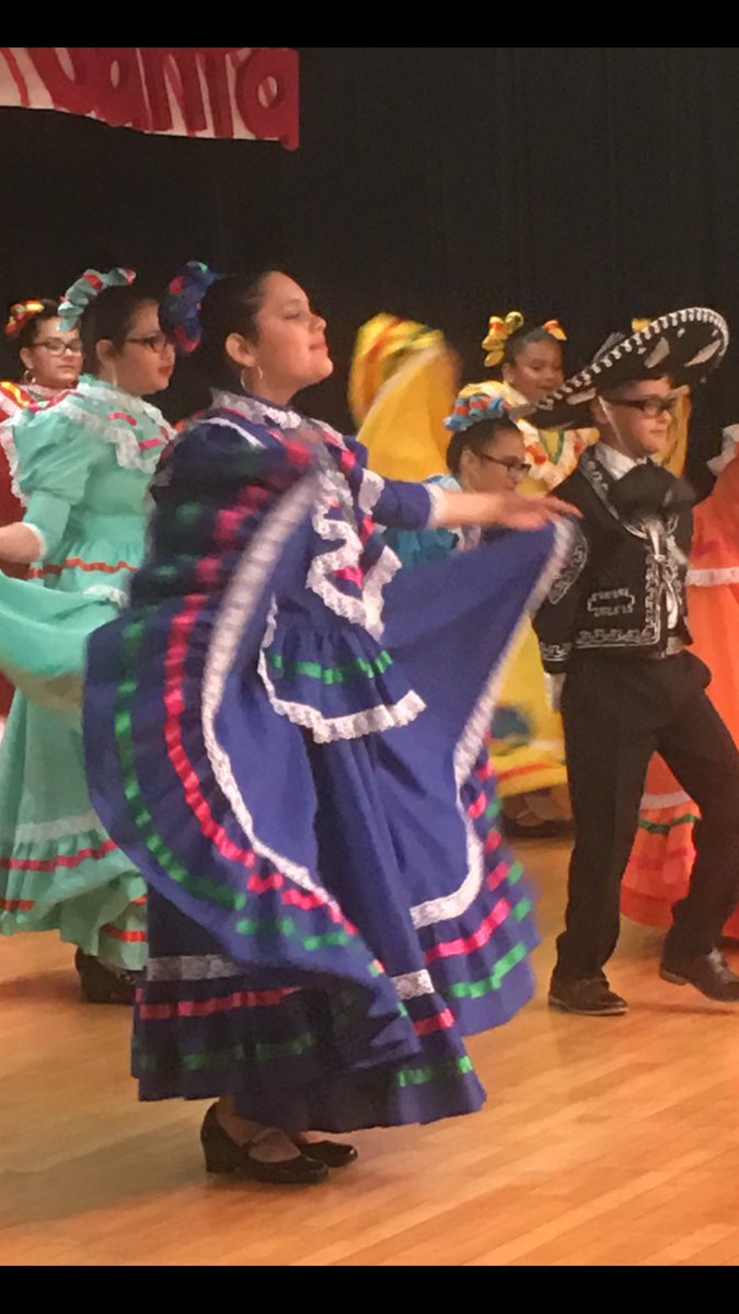 pedrorgar's tweet photo. Folklorico brings it on! @AJacksonElem @McAllenISD @sylviaibarra5 @BVieh https://t.co/5k2tLeafqs
