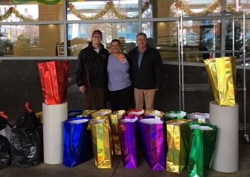 BryansDream_BDF's tweet photo. ...and it’s a wrap (pun intended)! Thank you to Alan Zaremba, Albert Schaufler, and Mike Imondi for doing the final drop off of gift bags and holiday gifts for three families to CHONY. Thank you for your help and for making the holidays brighter for kids with brain tumors! xoxo https://t.co/BfLZMmSERQ