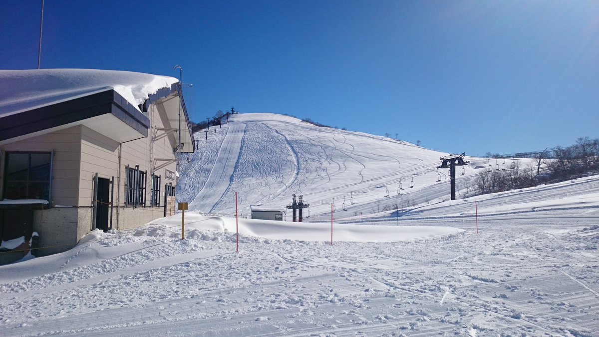 ট ইট র 谷川岳天神平 いい天気ですよ 快晴で風もほとんど吹いていません 峠リフトの裏コースとリフト左右がオープンしました 道路ですが 町内は融雪パイプが稼働していますが 湯檜曽温泉から先は積雪面が続きますので 運転にはご注意下さい スキー場