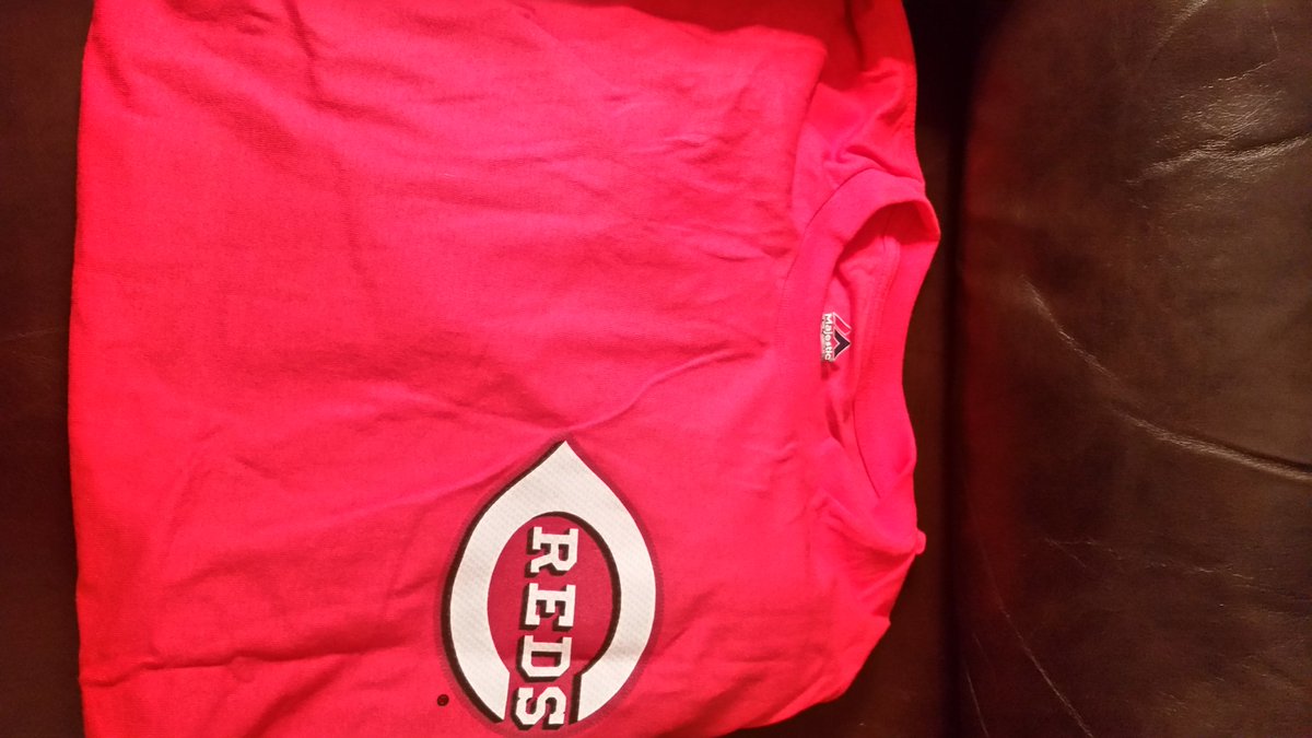 CPhT76's tweet photo. Have the greatest friends. Even though they are @Brewers fans, they still got me a @Sgennett2 shirt for Christmas. #FavoriteBallPlayer https://t.co/0Der2MqAMt