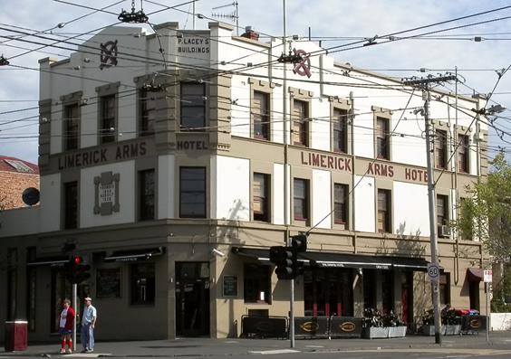 The Middle Park Cricket Club would like to take this opportunity to thank our sponsor, the Limerick Arms Hotel, on the corner of Clarendon and Park Streets in South Melbourne.
Plenty of beers on tap, good pub food and sport on TV... what more could you want?! 🍔🍻