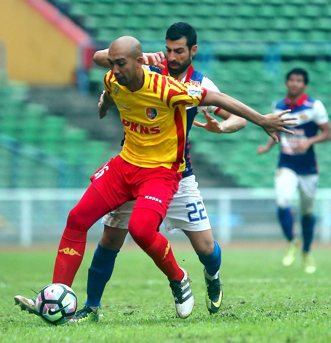 bharianmy's tweet photo. Amirizdwan tinggalkan PKNS, kembali sertai Kelantan

https://t.co/1A09EhLwn2 https://t.co/S4A5f3e9x1