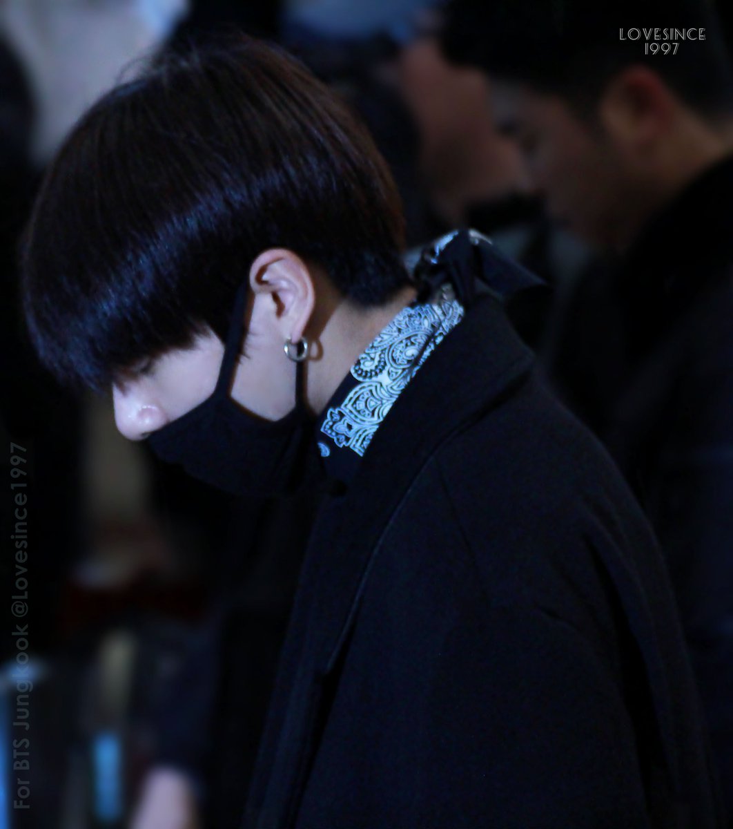 Lovesince1997's tweet photo. [HQ] 171220 김공 출국 #전정국 한국-일본 출국

Jungkook, please always remember that we are here to love and support you unconditionally. We love you ^^ Always smile my baby. 내 애기야~

#방탄소년단 #전정국 #정국 #항금막내 #잘생긴막내 #귀여운막내 #Jungkook #JeonJungkook @BTS_twt https://t.co/BMg9ycnYbI