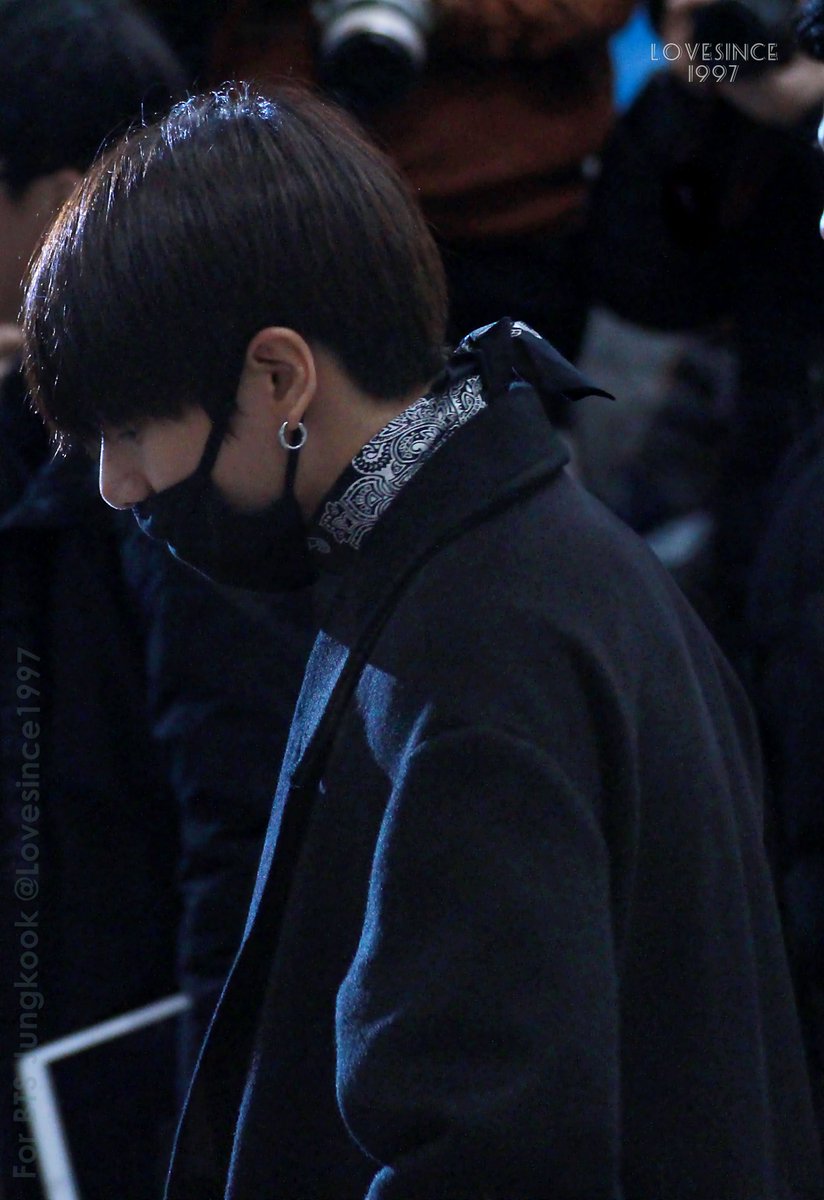 Lovesince1997's tweet photo. [HQ] 171220 김공 출국 #전정국 한국-일본 출국

Jungkook, please always remember that we are here to love and support you unconditionally. We love you ^^ Always smile my baby. 내 애기야~

#방탄소년단 #전정국 #정국 #항금막내 #잘생긴막내 #귀여운막내 #Jungkook #JeonJungkook @BTS_twt https://t.co/BMg9ycnYbI