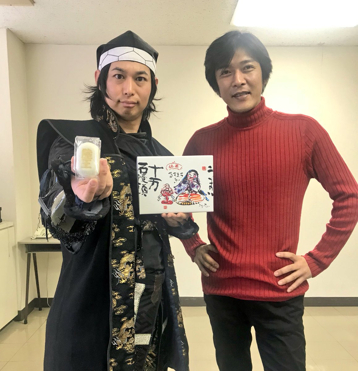 上杉景勝 越後上越 上杉おもてなし武将隊 A Twitter 此度も始まったぞ ラジオドラマ5 6話収録 村上殿への差し入れ わしらも頂きまして御座る 御馳走さんで御座る 今 陸王 で熱い埼玉県行田市の十万石饅頭 行田そろそろ出陣したいぞ 村上新悟 ラジオ