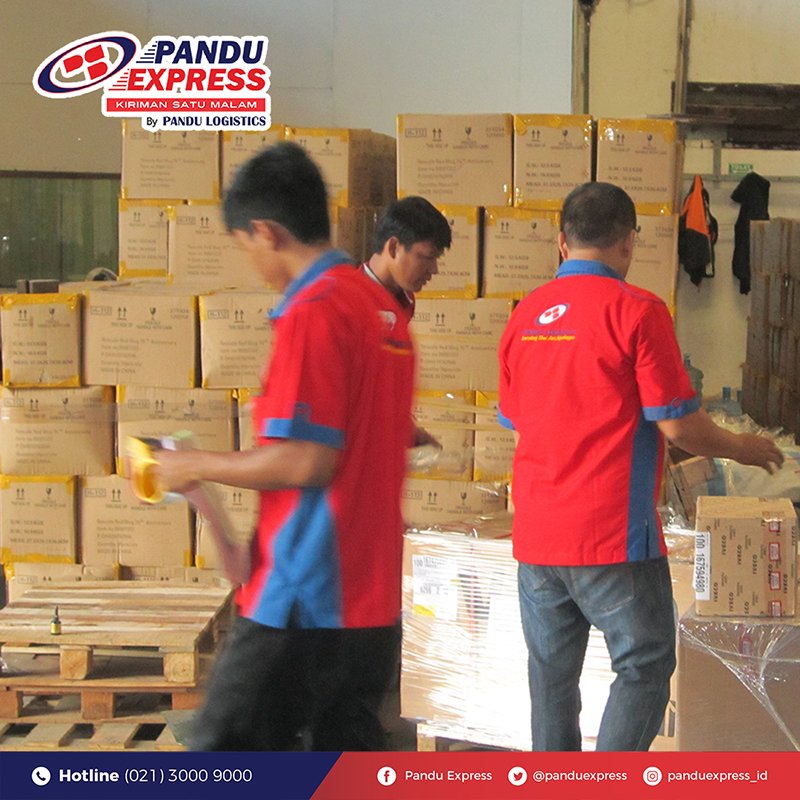 Untuk memudahkan pengiriman, selalu gunakan pembungkus bersama cokelat. Hal ini akan memudahkan petugas #PanduExpress untuk membaca nama dan alamat pengiriman #BersamaPandu #JasaPengiriman #JasaKurir #JasaEkspedisi