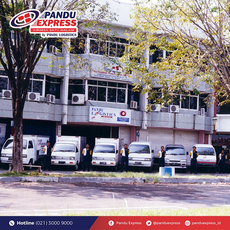 Kerja keras dan selalu memenuhi amanah akan selalu berujung kesuksesan. #PanduExpress sudah membuktikannya selama puluhan tahun hingga sekarang menjadi salah satu usaha ekspedisi terbesar di Indonesia #ThrowbackThursday #TBT #BersamaPandu #JasaKurir #JasaEkspedisi #JasaPengiriman