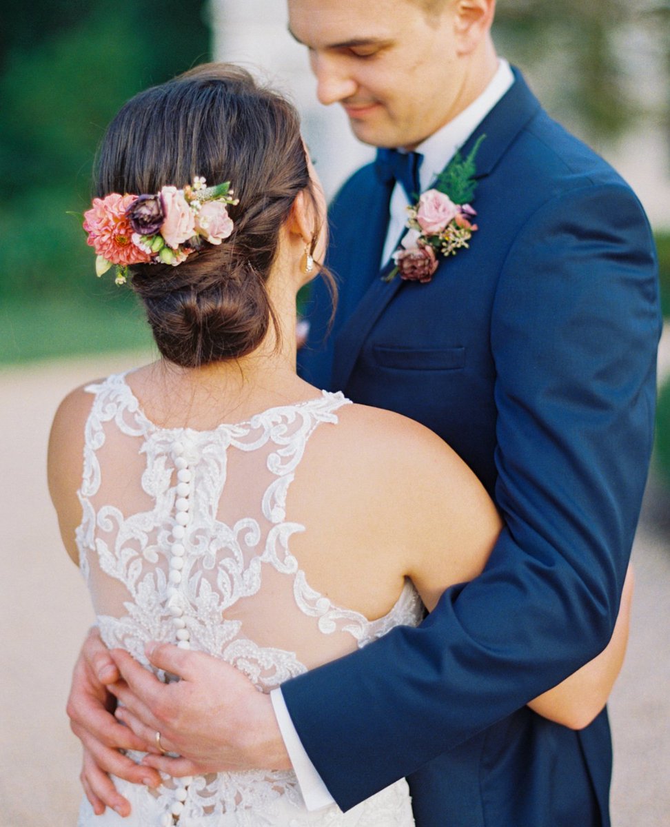 WonderlandBC's tweet photo. A Stella York repost that just screams wedding goals. Photo credit: @perryvaile.
#wonderlandbridal #weddingdress #weddingday #weddingplanning #floridabride #flbride #flwedding #floridawedding https://t.co/aRAG11qygP