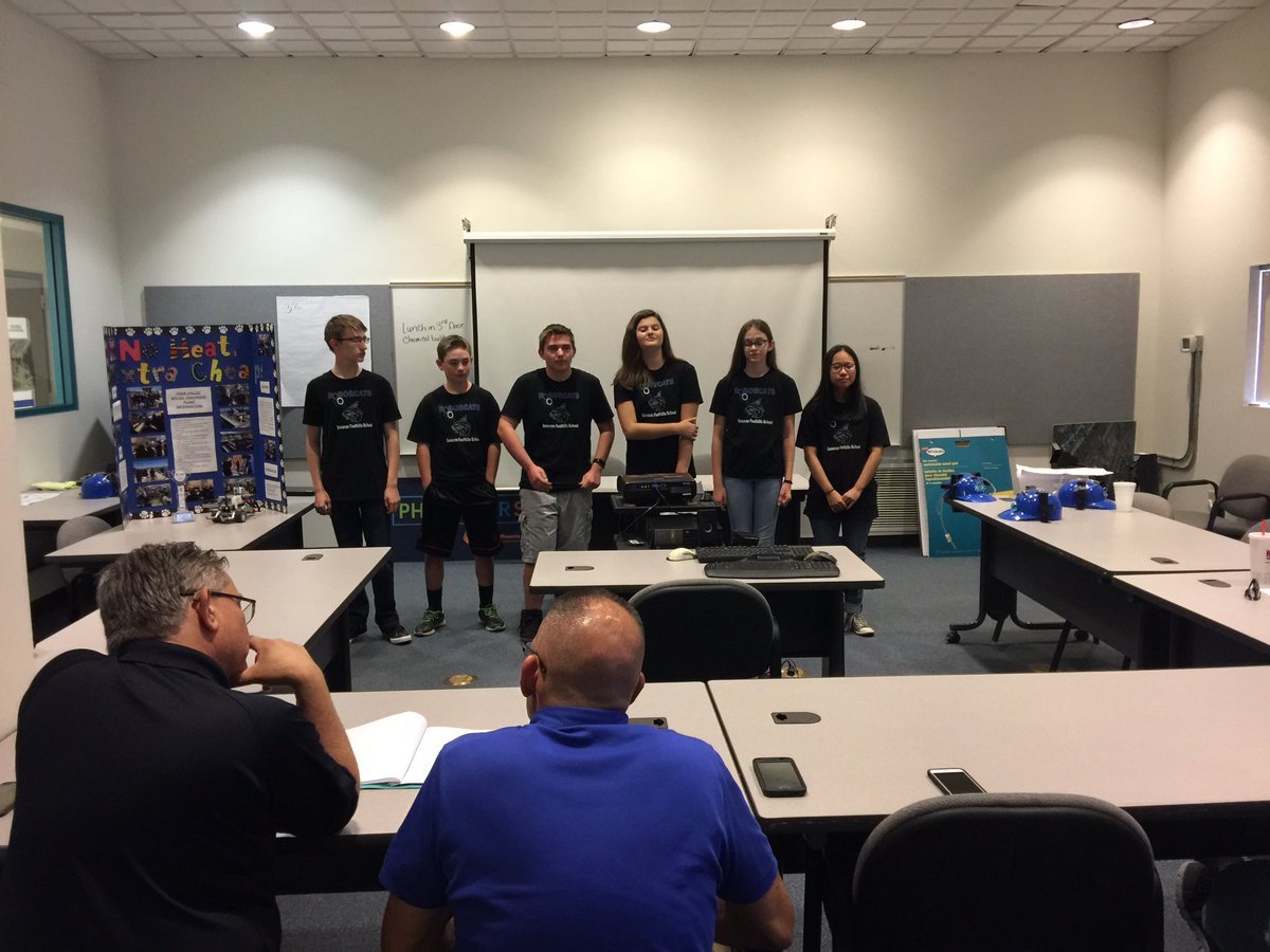mpcawley17's tweet image. Robobcats presenting their innovative solution to a panel of Engineers at the Deer Valley Water Treatment Plant. #FLLHydrodynamics #AZFLLStateready