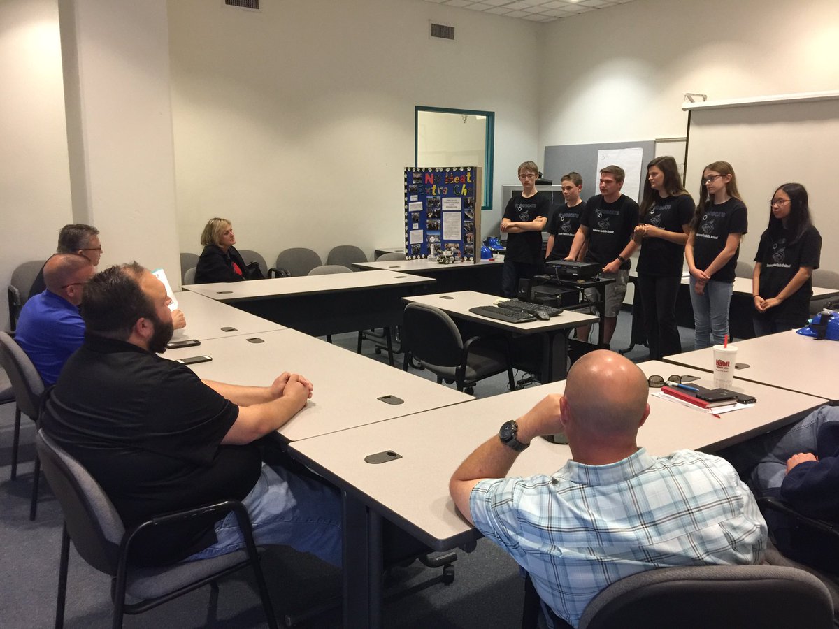 mpcawley17's tweet image. Robobcats presenting their innovative solution to a panel of Engineers at the Deer Valley Water Treatment Plant. #FLLHydrodynamics #AZFLLStateready