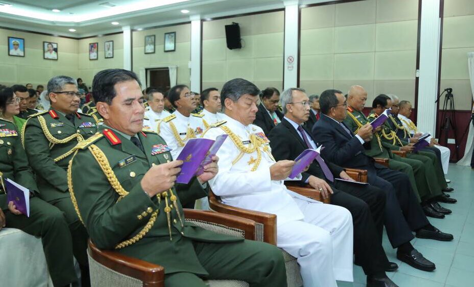 tldm_rasmi's tweet photo. Admiral TS @mykamarul attended #MAFDC 37/2017 Graduation Ceremony.
#NavyPride
#NavyPeople
#Congratulations https://t.co/Lack2TJbCr