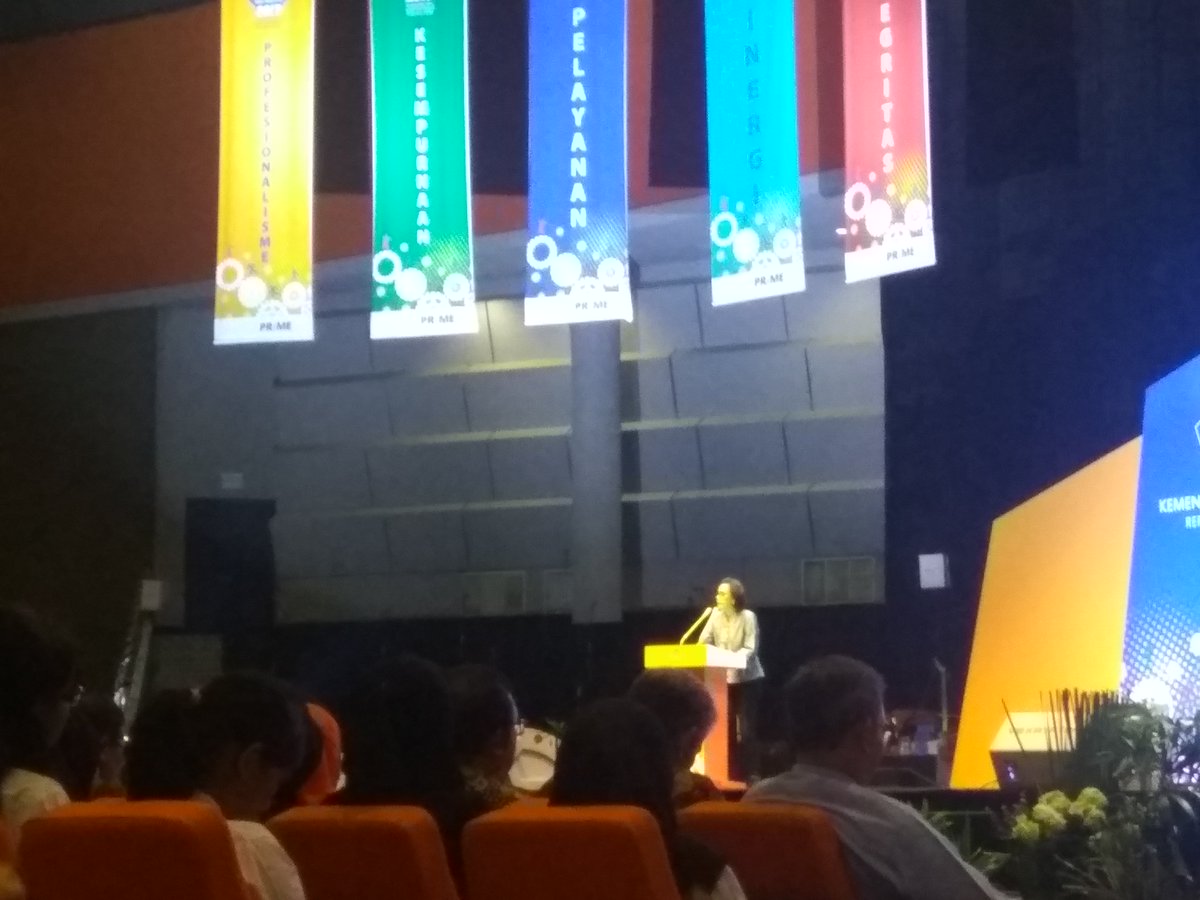 lintangSRB's tweet photo. Wejangan luar biasa dari ibu #MenkeuSMI untuk jangan lelah mencintai Indonesia. Tunjukkan cinta dengan melakukan yg terbaik dalam pekerjaan bersama @KemenkeuRI dan JAGA #UangKita https://t.co/kr0eqTLO1m