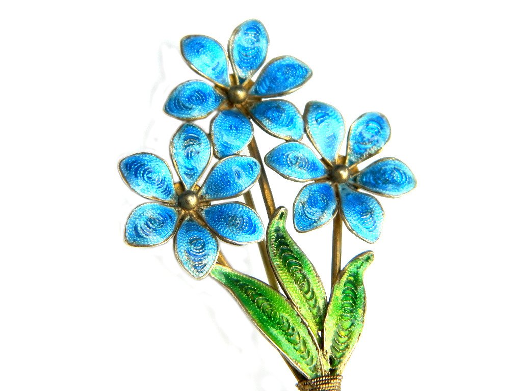 JewelryQuest's tweet photo. NEW! Sterling Silver Enamel Flower Brooch @JewelryQuest #giftforher #SterlingSilver #jewelrylovers #victorianstyle #giftidea #sterlingforher #vintagestyle #vintagejewelry #givaabouquet #flowerflash #Flowers #jewellery https://t.co/7YbvksvWfP