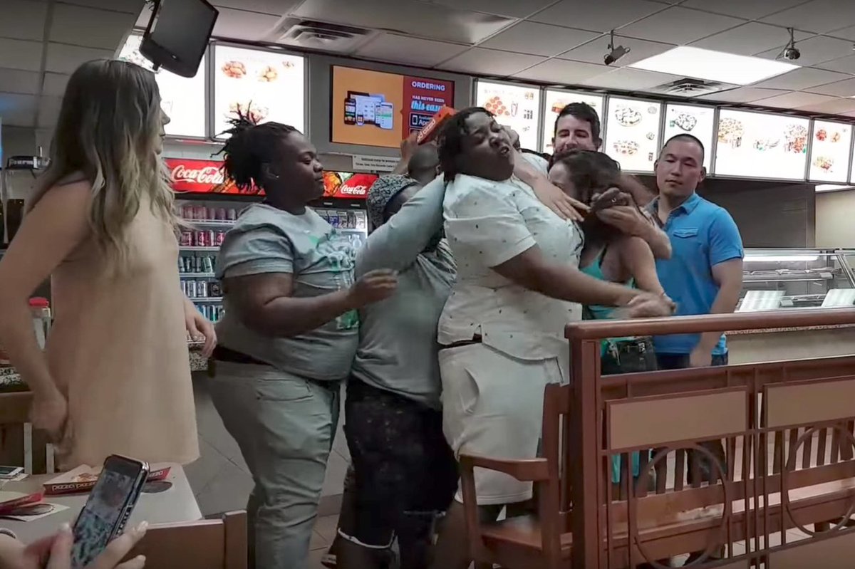 blogTO's tweet image. Here are the top 10 viral videos from #Toronto this year bit.ly/2AZzVbF