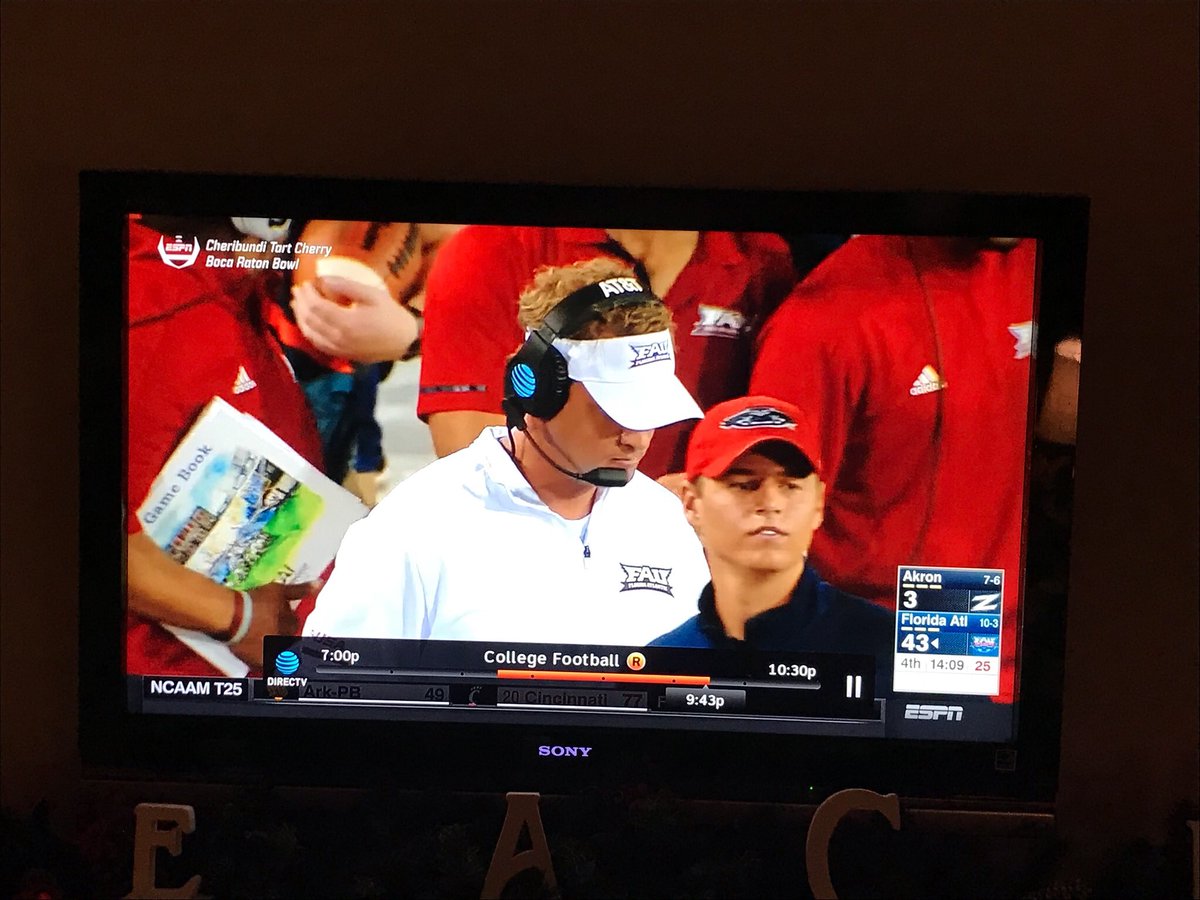 ChampStats's tweet photo. @Lane_Kiffin and @FAU_Football are 5 for 5 on 4th downs tonight and now lead the nation in 4th down conversions. Perfect CAI Game Book usage and a great season for the Owls! https://t.co/qYGITmscpT
