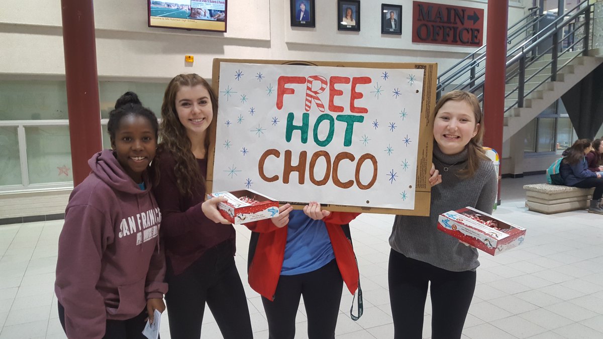 MMRobinsonHS's tweet photo. Student Council handing out hot chocolate and candy canes to kick of the week! https://t.co/5qPptlwaez