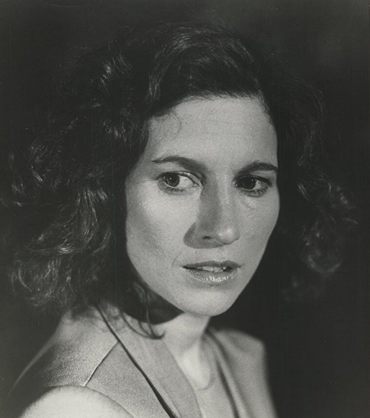    We wish a very happy birthday to Nancy Kyes! ¡Feliz cumpleaños 