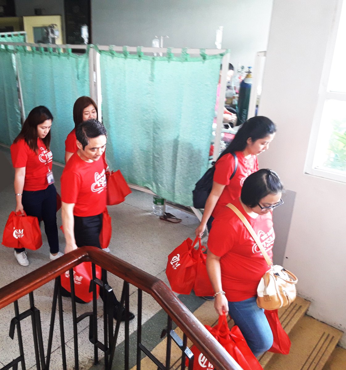 osmthome's tweet photo. Giving back to the society as TSM Group and Thome ROHQ distributed foods to the patients of Jose R. Reyes Memorial Medical Center.
#TSMGroup #ThomeGroup #Charitydrive #GivingBack https://t.co/uutAAwMN3j