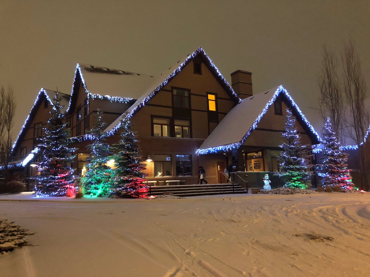 Z For Kids is pleased to announce that a donation of $5000 was made today to the Ronald McDonald House of Calgary! Thank you to the kids and staff for a great evening #HappyHolidays 🎅⛄️❄️ <a href="/ZacheryFischer9/">Zach Fischer</a>