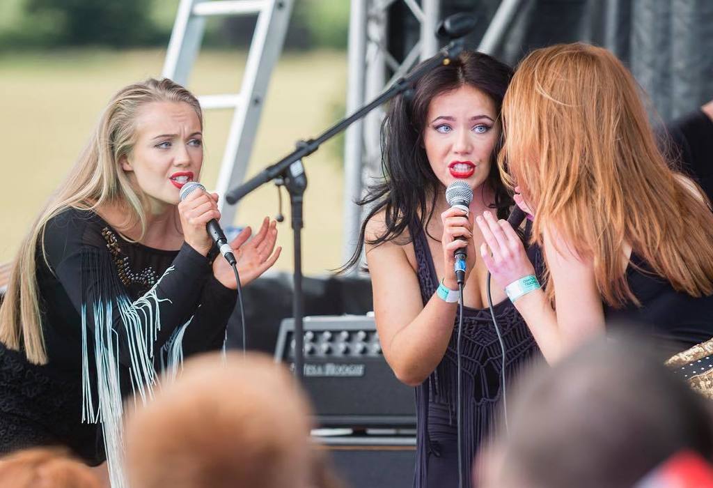 martinbone's tweet photo. Logan’s - Party at the Palace 2017 #thelogans #logan #logans #patap #glenpatp #martinbonephotography #martinbonephotographer #htbarp #girlband #singers #stage #live #festival #scotland #scottish #scottishefesrival #thevoiceuk https://t.co/KyMJSyOxo2 https://t.co/DhH4zxAQm8